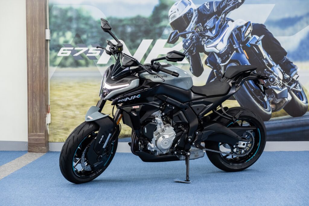 CFMoto 700MT